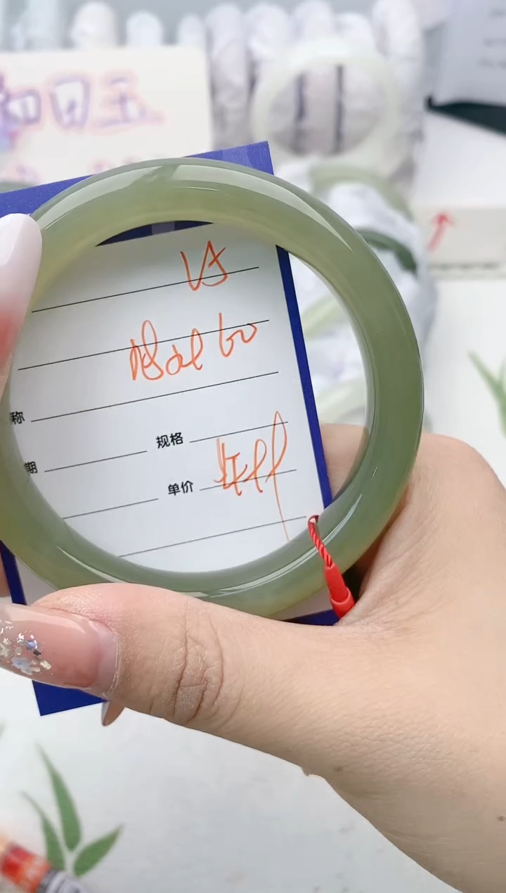 【闪购商品】和田玉手镯未镶嵌V5微色差