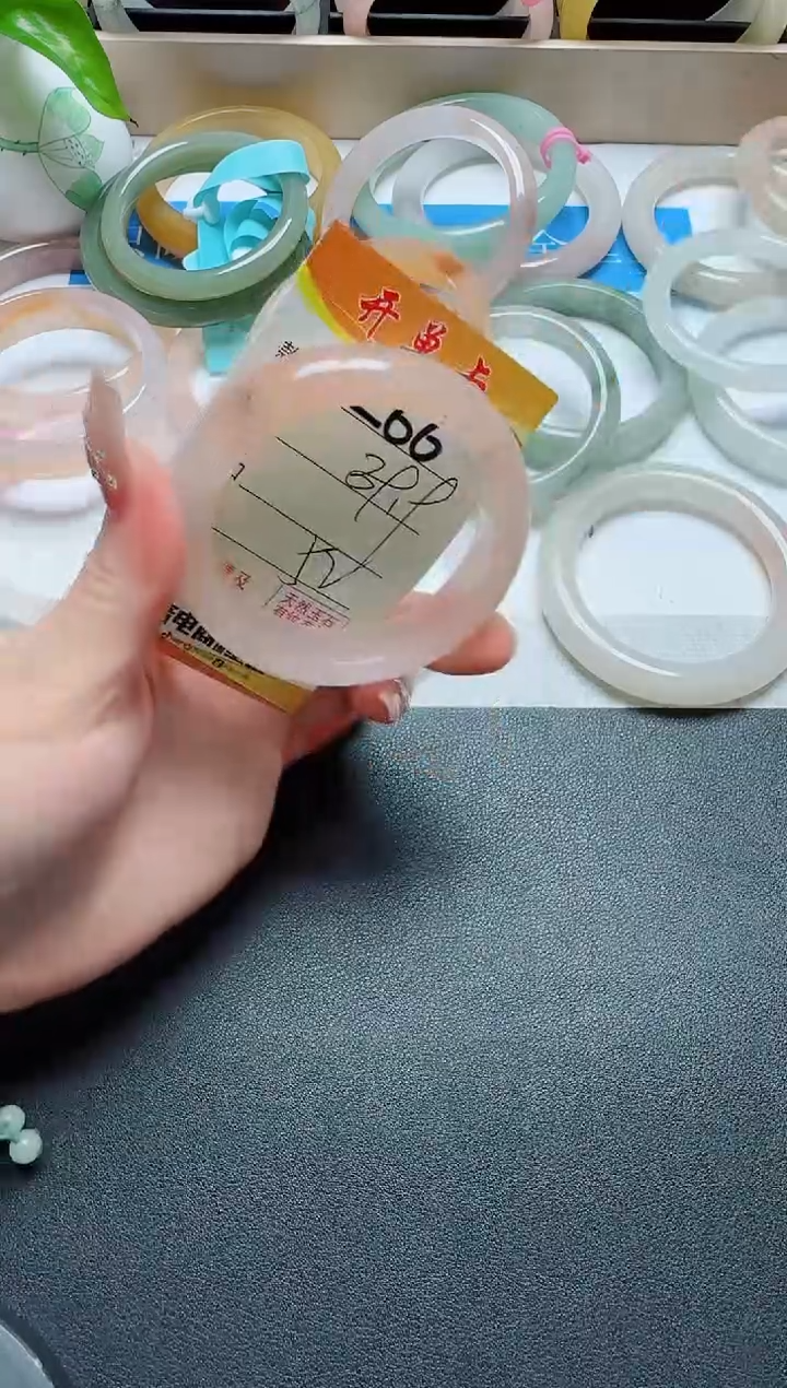 【闪购商品】石英质玉手镯未镶嵌266