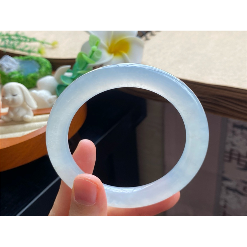 天然翡翠10.05批8948号55.6-10冰果冻圆条！晶莹剔透天然翡翠手镯