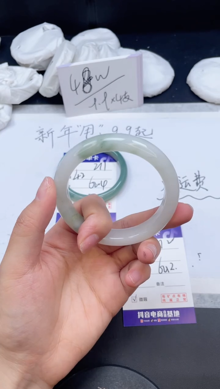 【闪购商品】石英质玉手镯未镶嵌212/