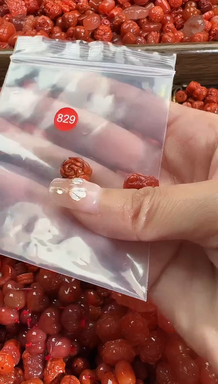 颈饰未镶嵌南红玛瑙1