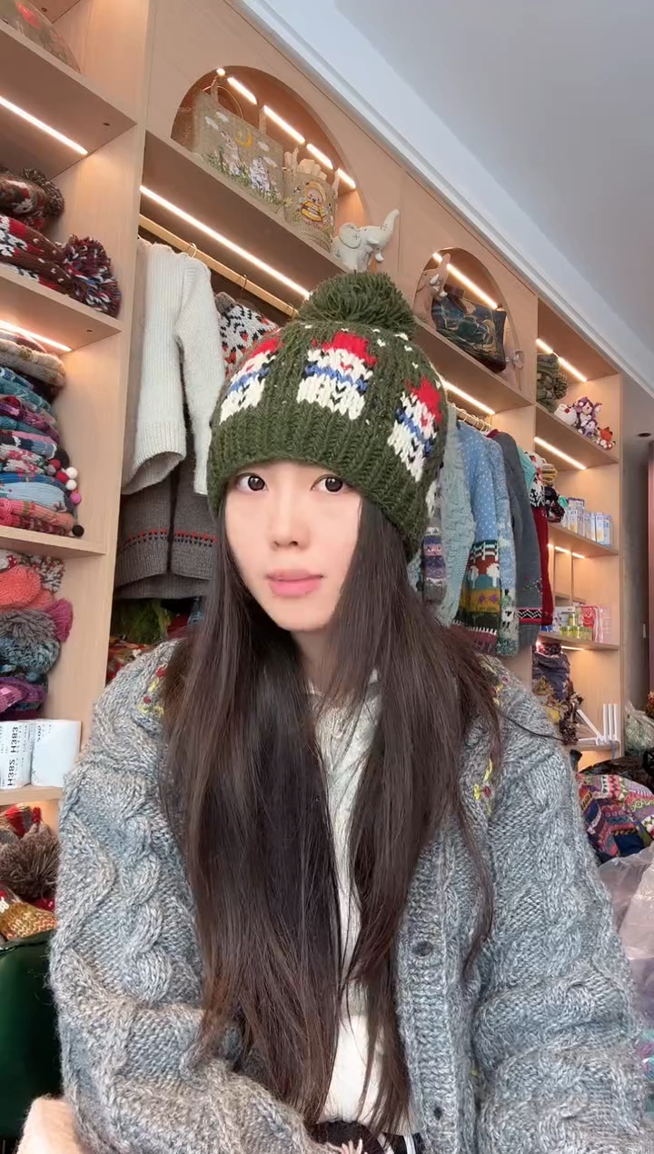 羊毛墨绿色雪人帽