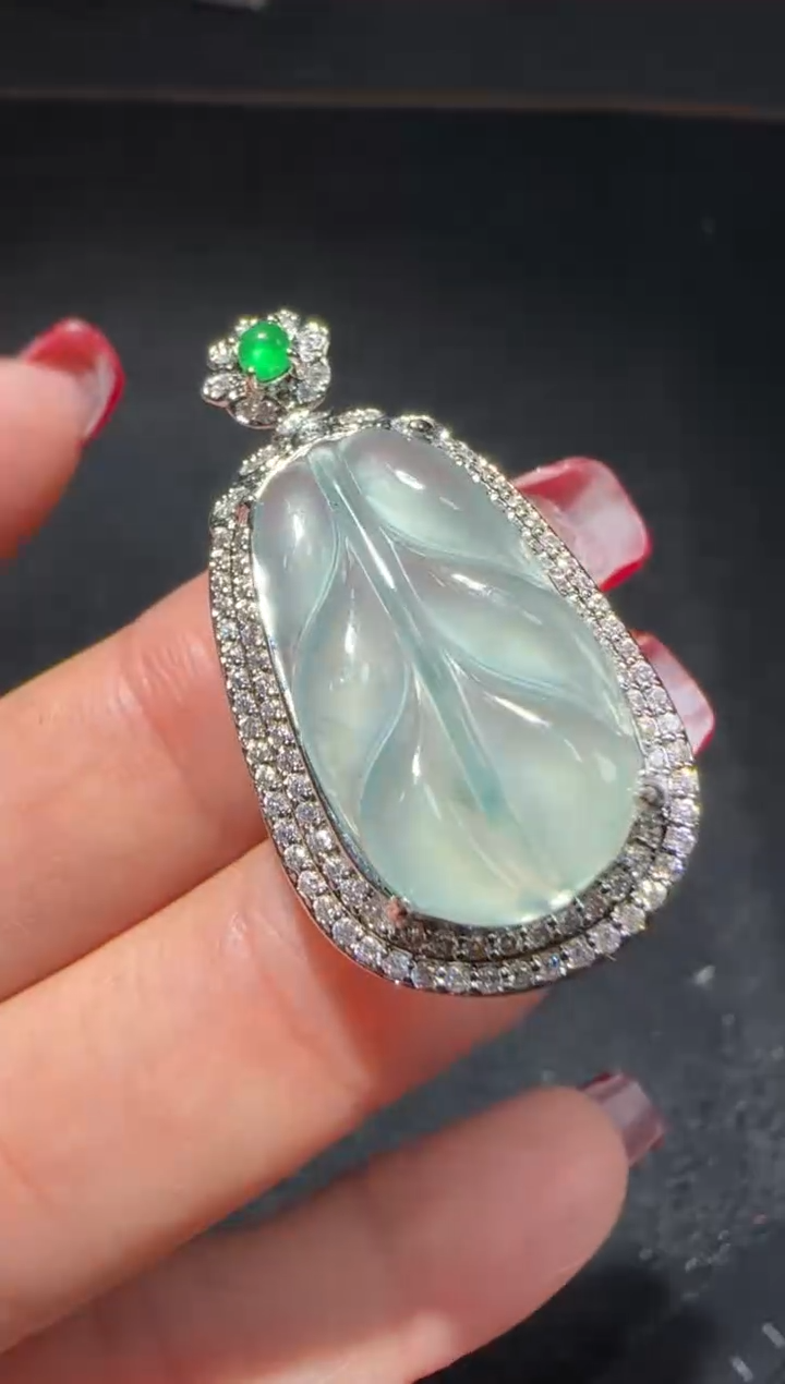 【闪购商品】翡翠吊坠(赠链)未镶嵌多样性发货拍一发一