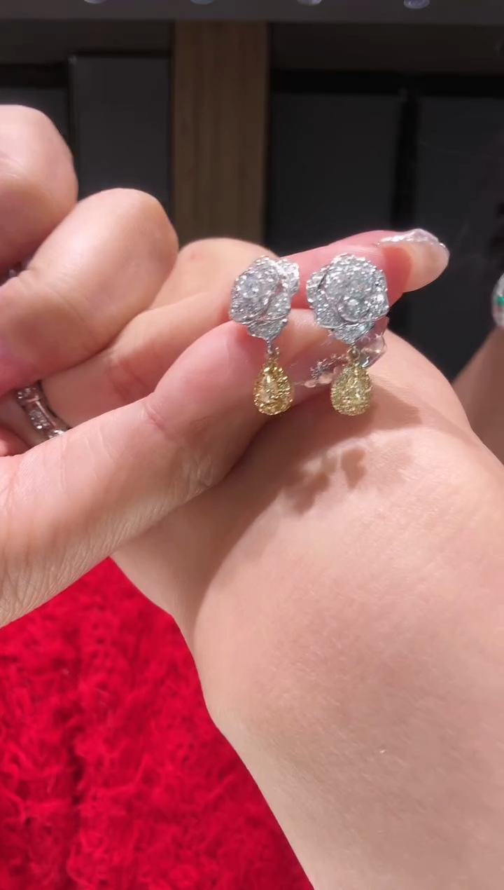 【闪购商品】钻石耳饰18K金镶嵌玫瑰花黄钻