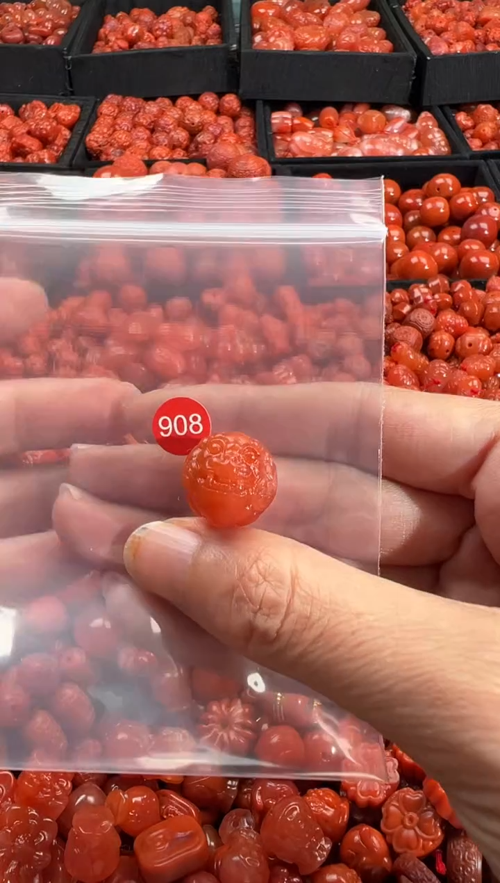 南红玛瑙未镶嵌颈饰1