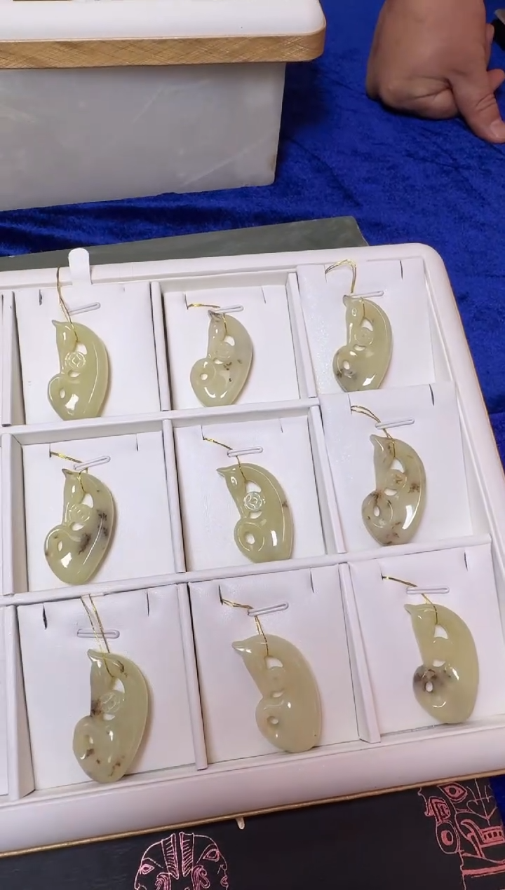 颈饰未镶嵌和田玉桂花糕 马年仿古马吊坠/多样性发一