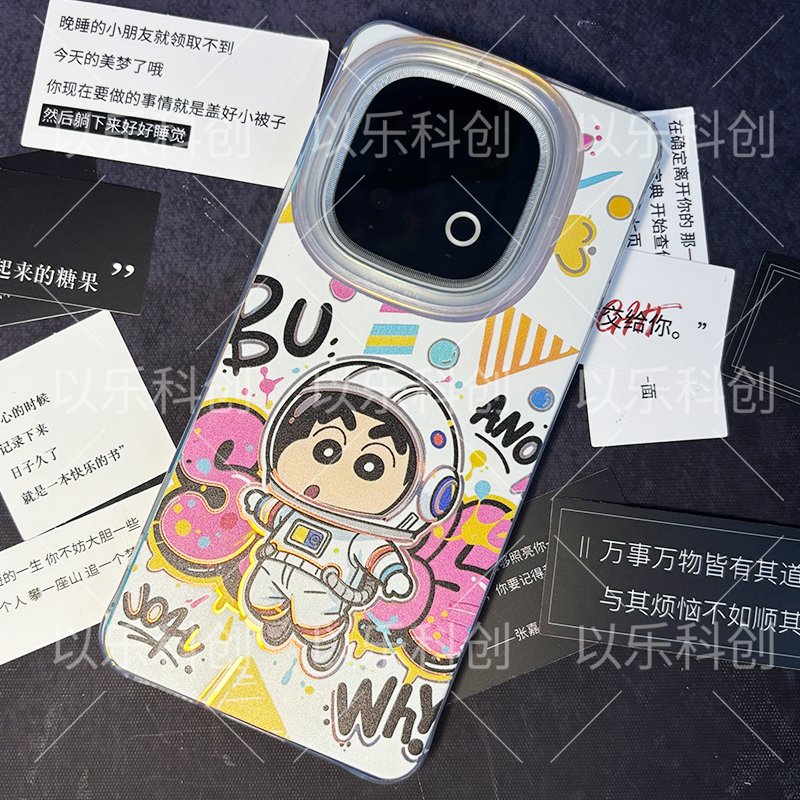 蜡笔小新太空人适用于华为小米1+手机壳iqoo15极光壳手机壳苹果