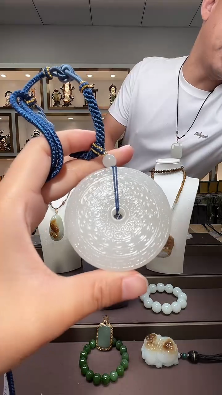 和田玉未镶嵌颈饰苏