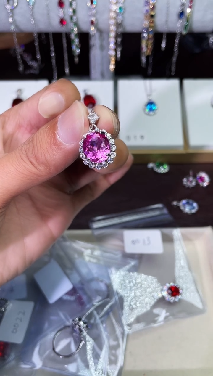 足铂镶嵌合成（培育）红宝石吊坠(赠链)玫粉吊坠