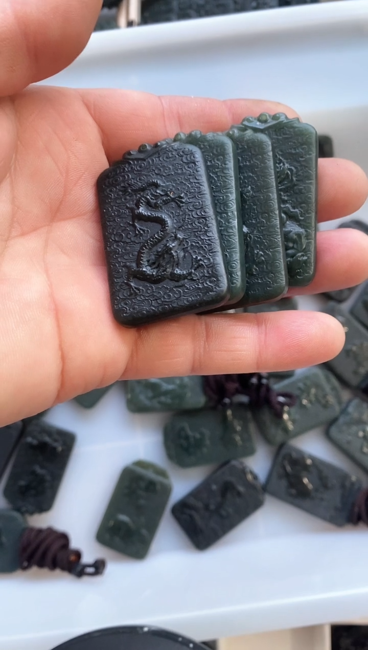 【闪购商品】和田玉吊坠(不含链)未镶嵌龙守护神