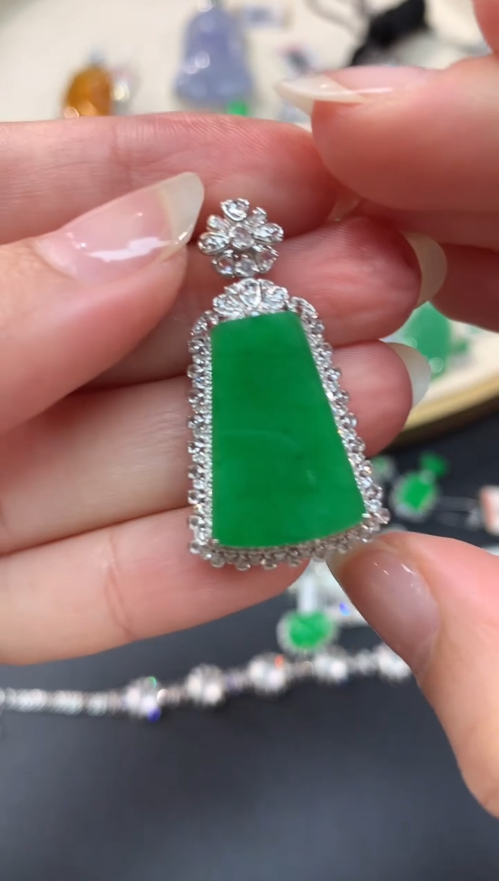 【闪购商品】翡翠吊坠(不含链)18K金镶嵌A162|25000