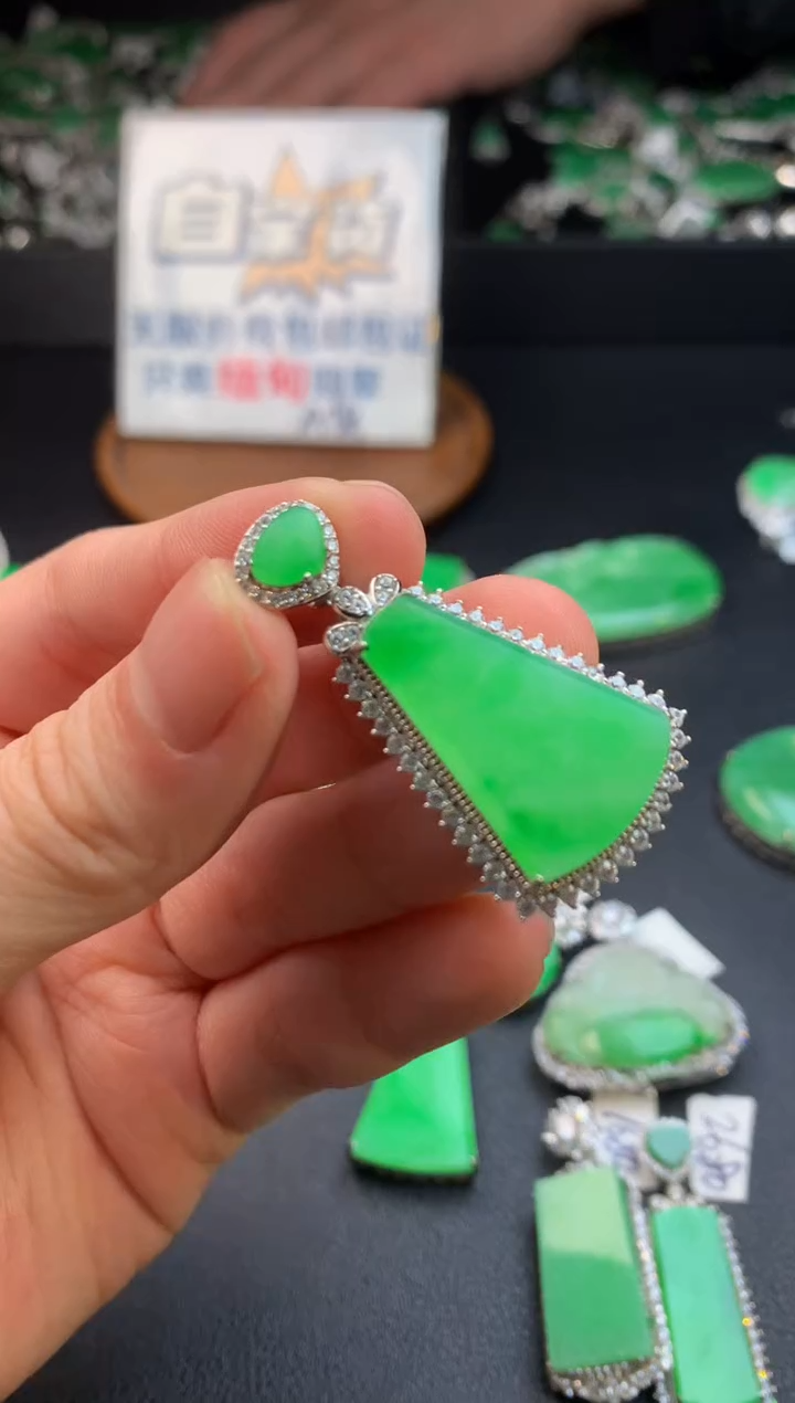 【闪购商品】翡翠颈饰银S925镶嵌翡翠