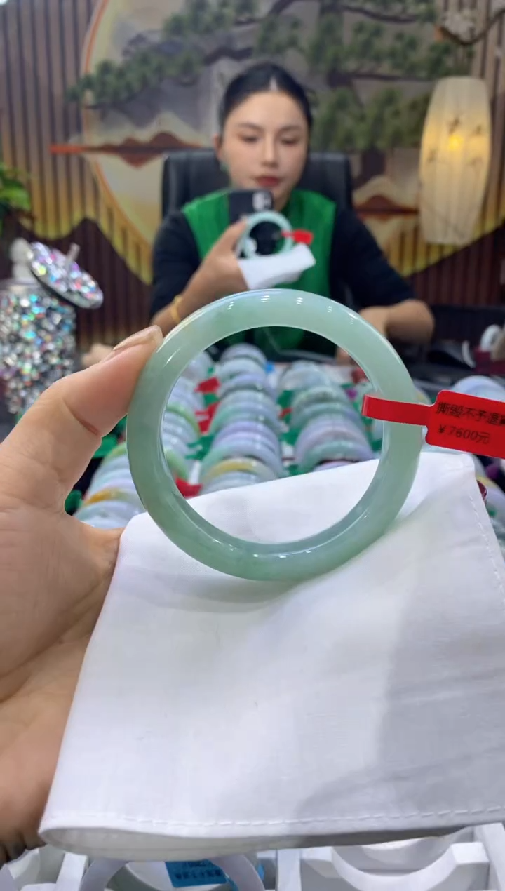 【闪购商品】翡翠未镶嵌手镯多人06083