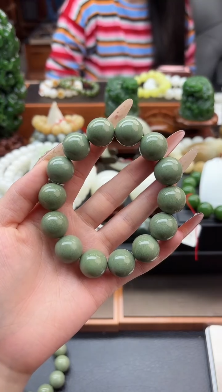 未镶嵌手串和田玉董小姐推荐 多样性发货 拍一发一szq16