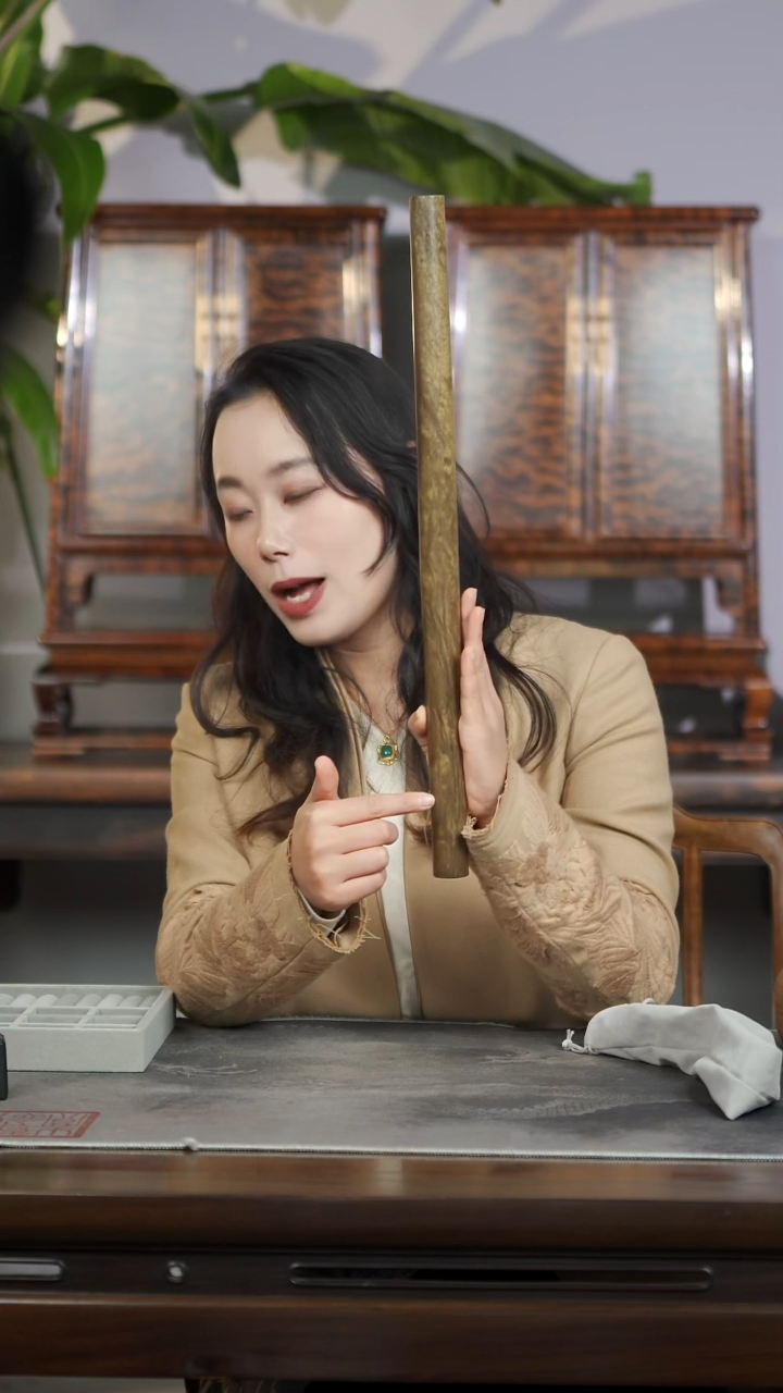 金丝楠凤尾水波龙胆纹木棍