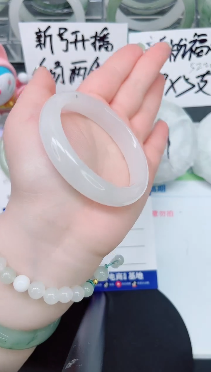 【闪购商品】石英质玉手镯未镶嵌a105