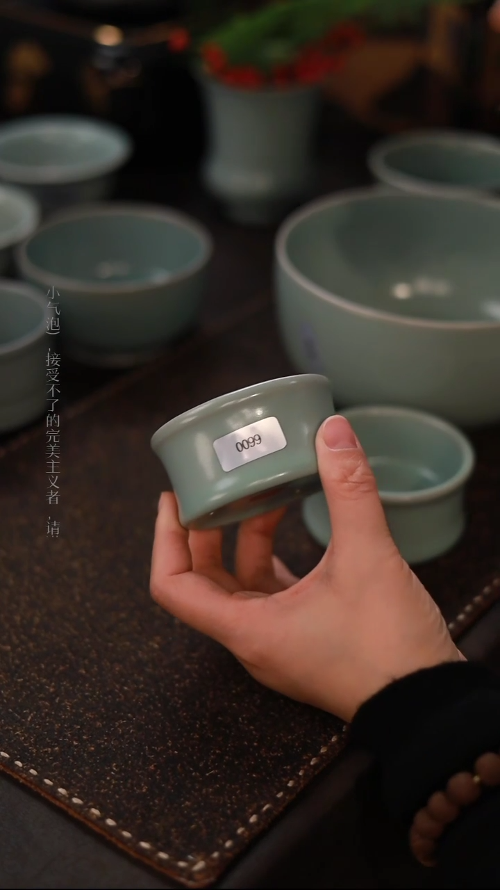 【闪购商品】杯0099一级品粉青仿古束腰杯