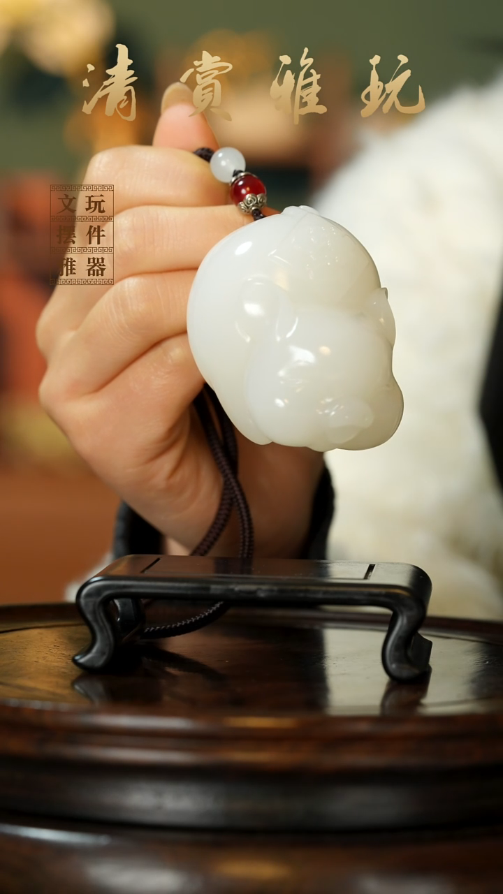 玉《纳福飞猪》手把件摆件