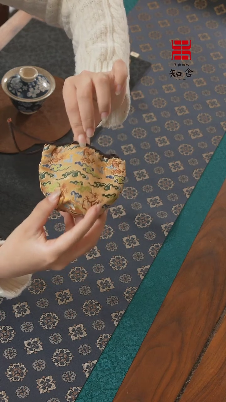 【闪购商品】云龙纹品茗杯袋、、、、、、