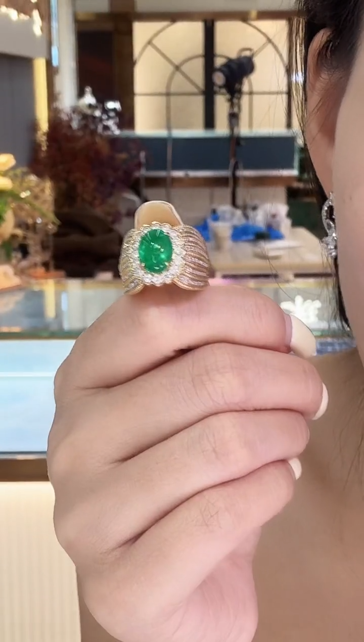 18K金镶嵌戒指祖母绿2.8克拉祖母绿宽版戒指CE0138