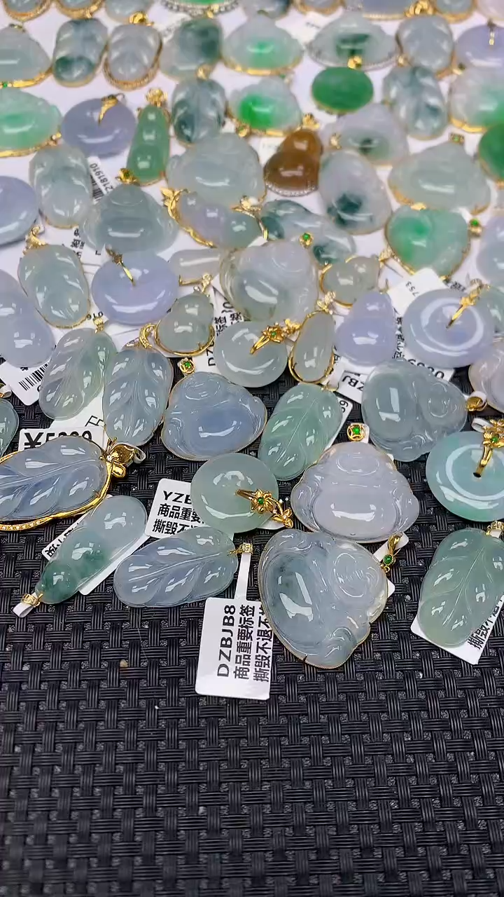 【闪购商品】翡翠颈饰18K金镶嵌天然翡翠A货，