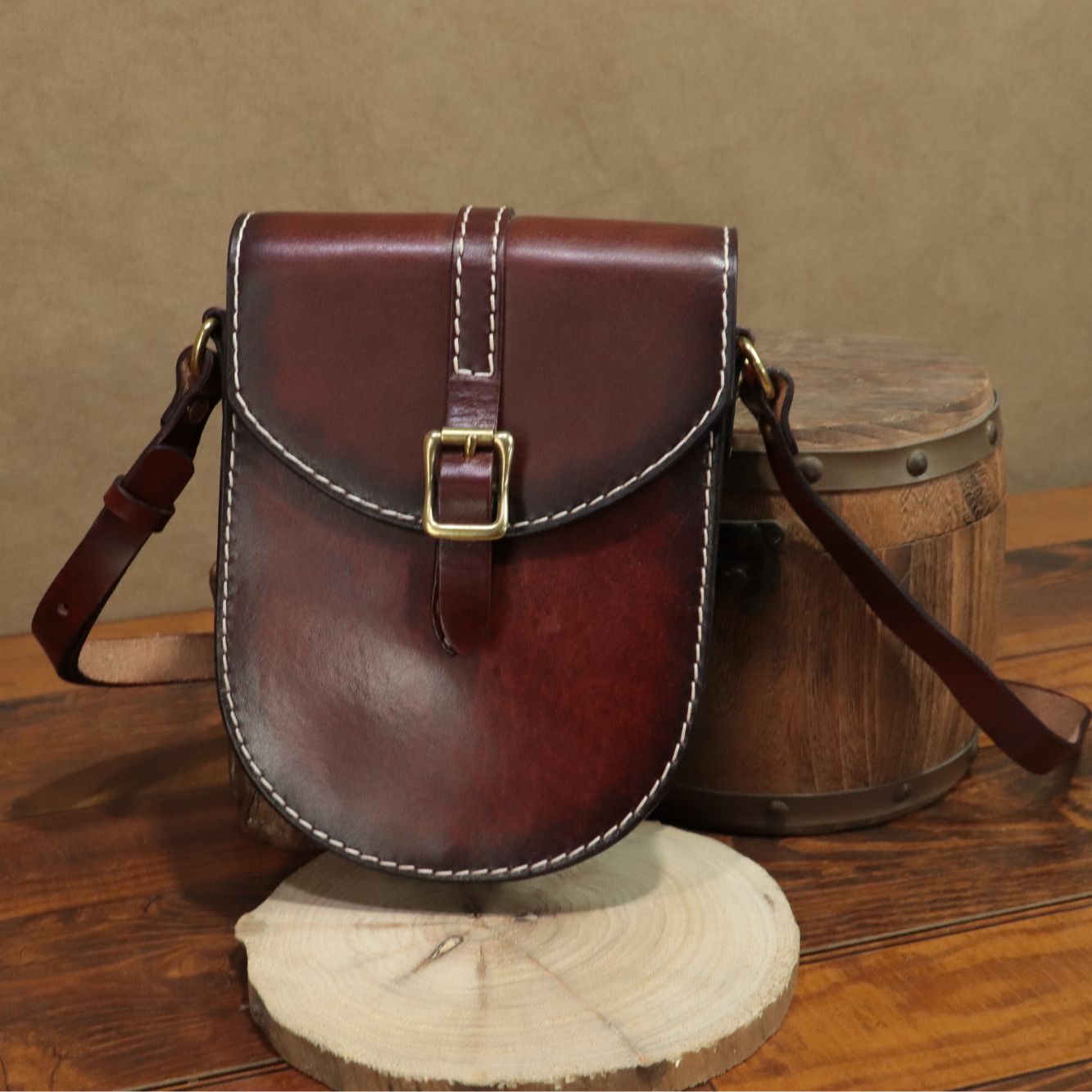 头层牛皮托斯卡纳女士时尚休闲单肩斜挎马鞍包包