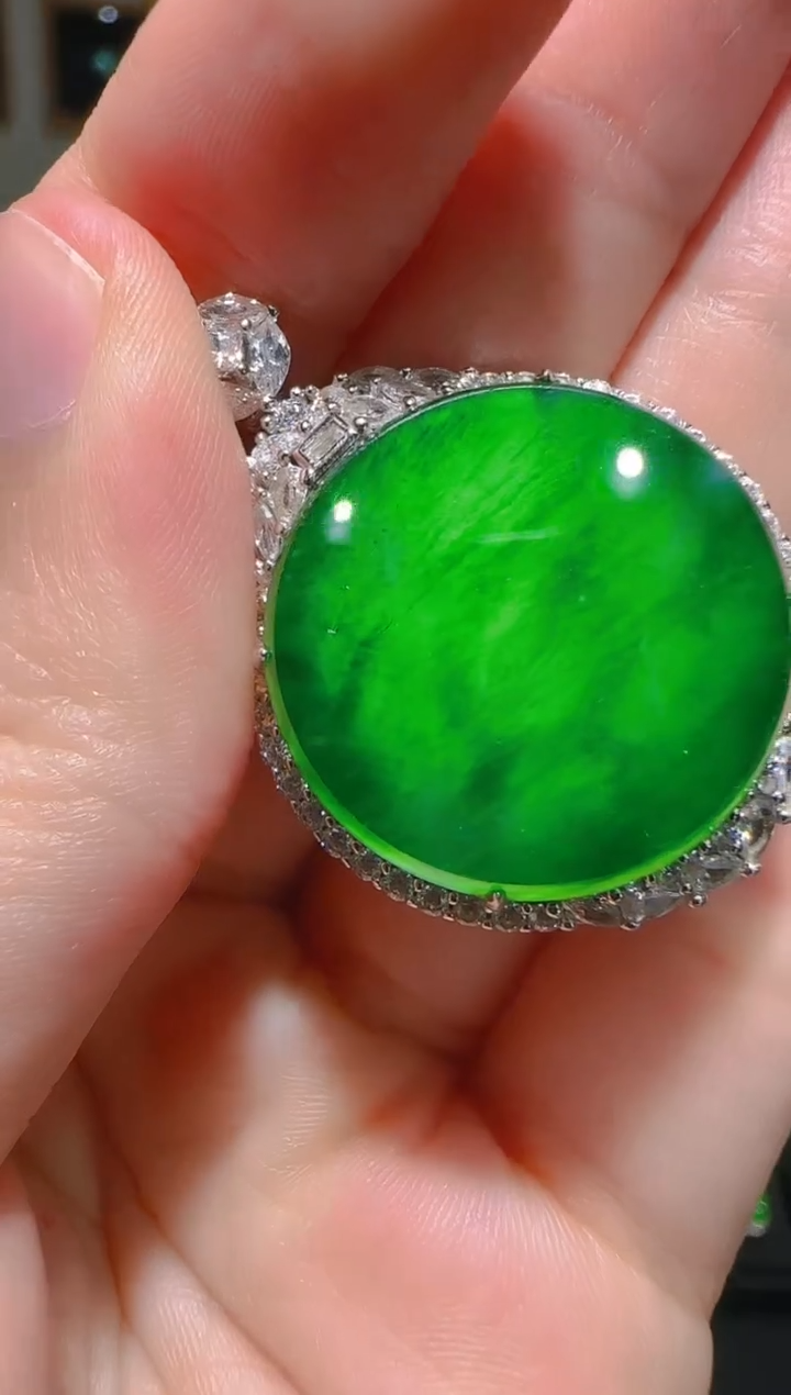 【闪购商品】翡翠吊坠(赠链)银S925镶嵌天然翡翠A货多样性发一件