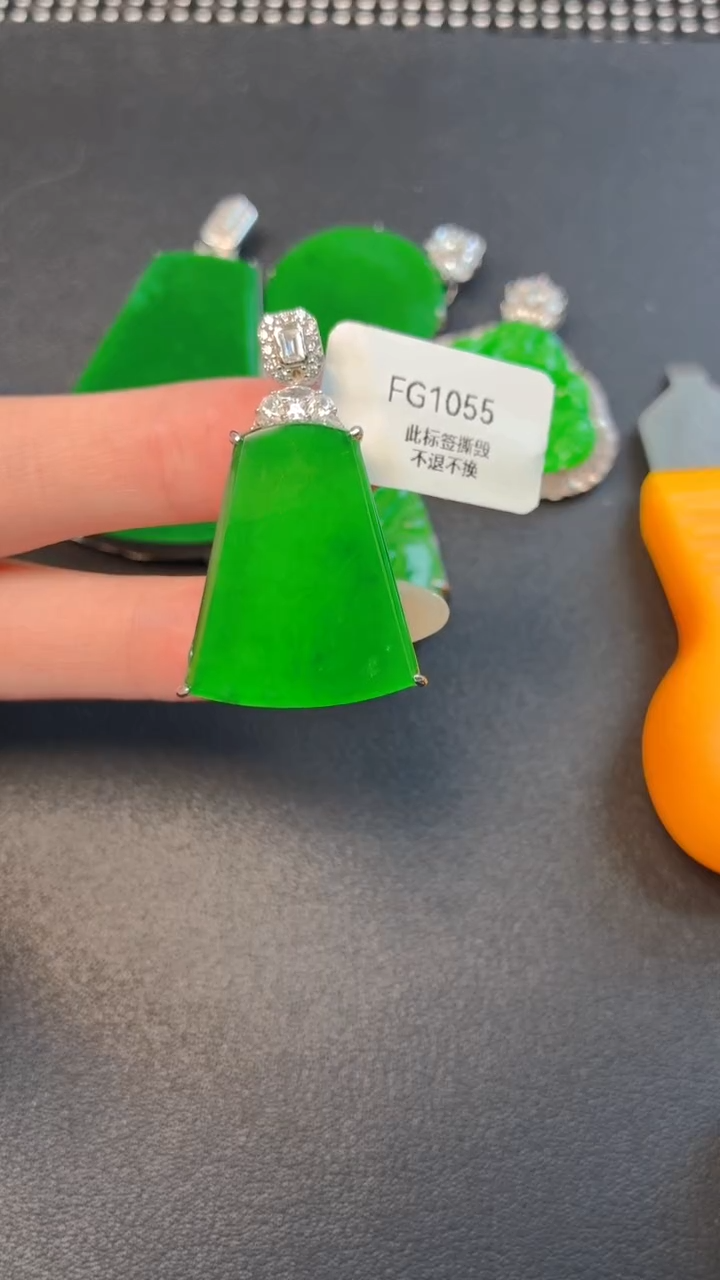 颈饰银S925镶嵌翡翠吊坠