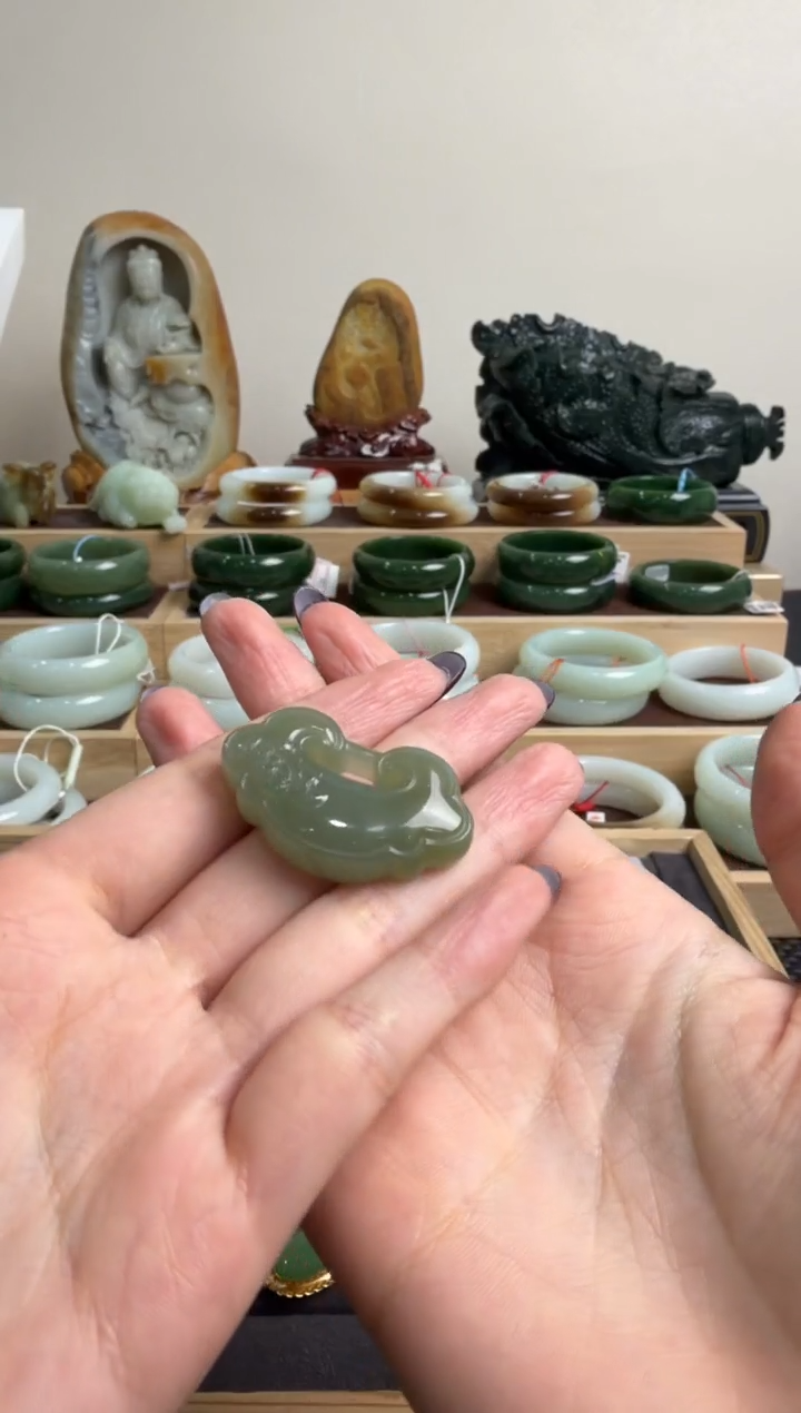 颈饰未镶嵌和田玉挂件