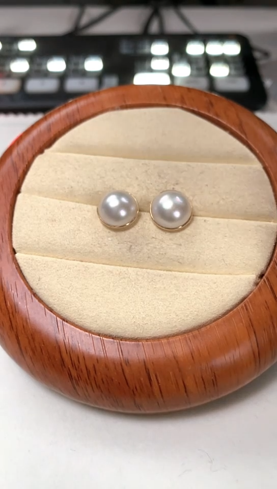 【闪购商品】拼合珍珠（马贝珠）耳饰18K金镶嵌马贝耳钉