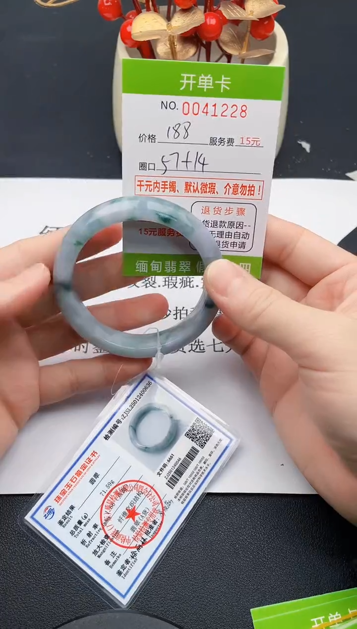 【闪购商品】28女王丽致优雅手镯时尚百搭