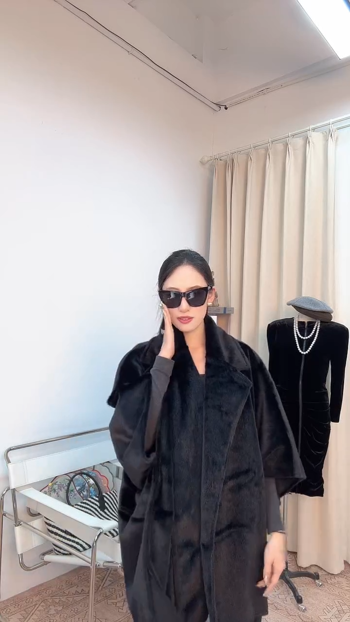 14女士时尚搭配针织上衣