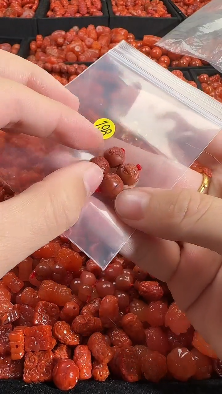 颈饰未镶嵌南红玛瑙1