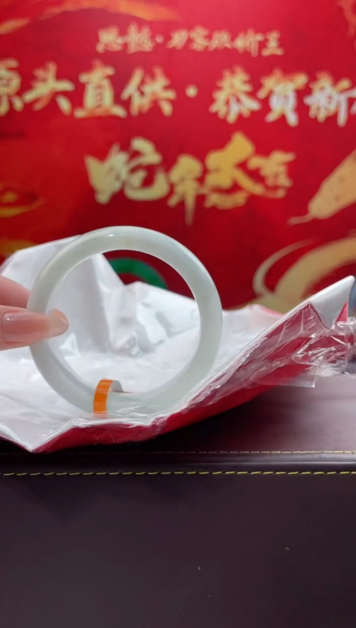 【闪购商品】翡翠手镯未镶嵌6翡翠手镯（微瑕）