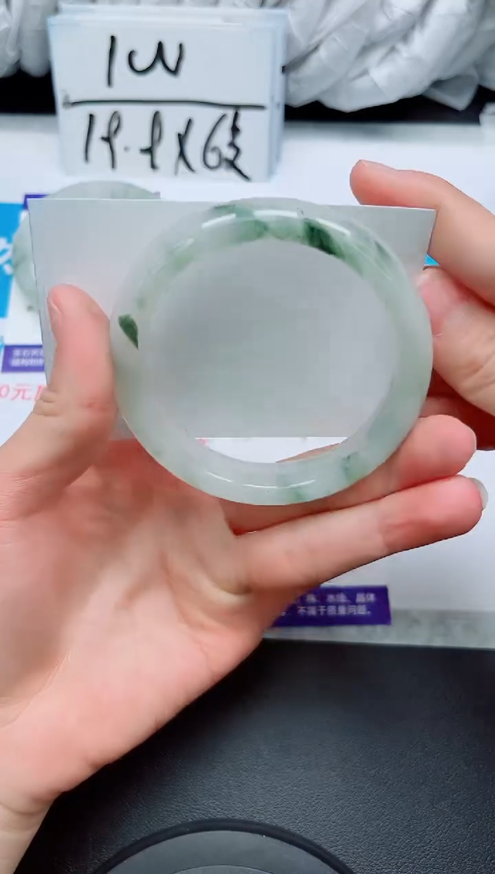 【闪购商品】石英质玉手镯未镶嵌156