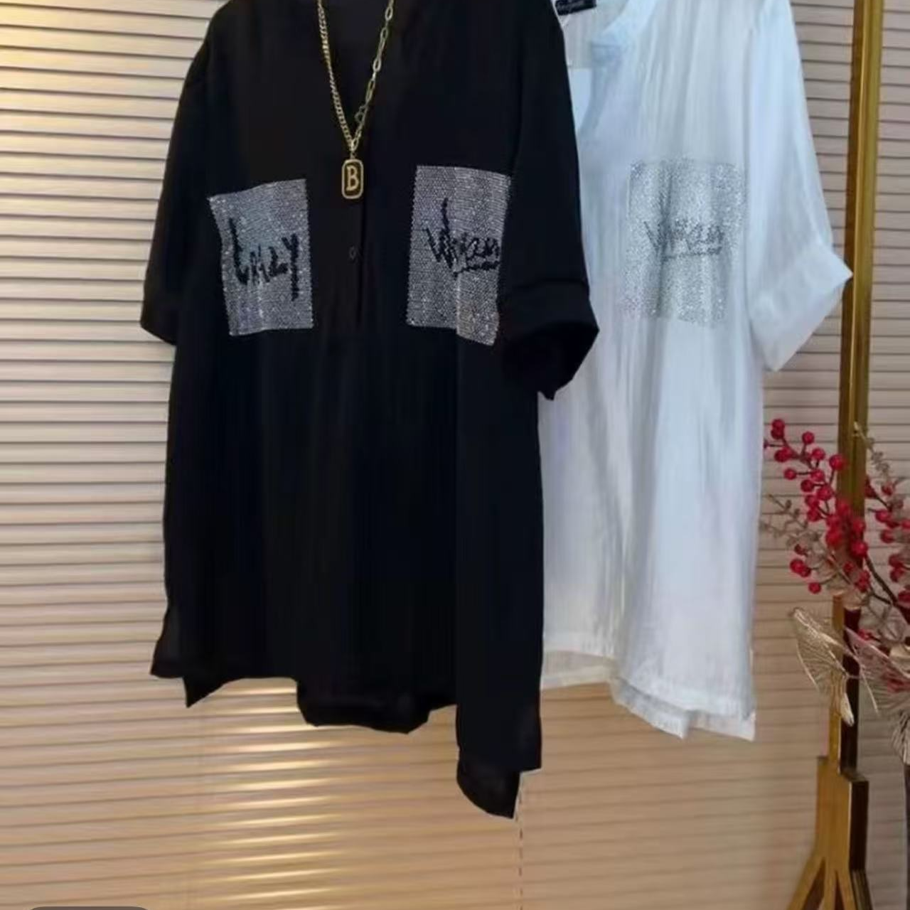 3979烫钻宽松V领简约休闲上衣--z