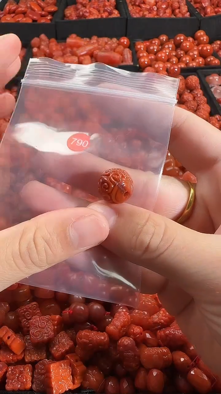 颈饰未镶嵌南红玛瑙1