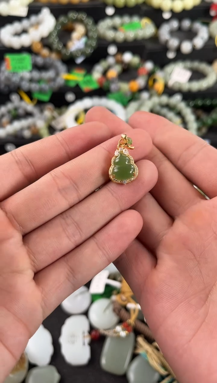 【闪购商品】和田玉挂件未镶嵌俄碧葫芦挂件微色差