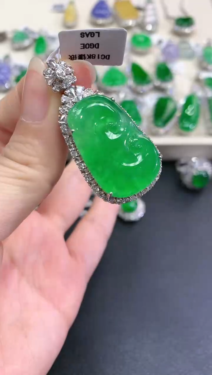 【闪购商品】翡翠吊坠(不含链)18K金镶嵌m69      