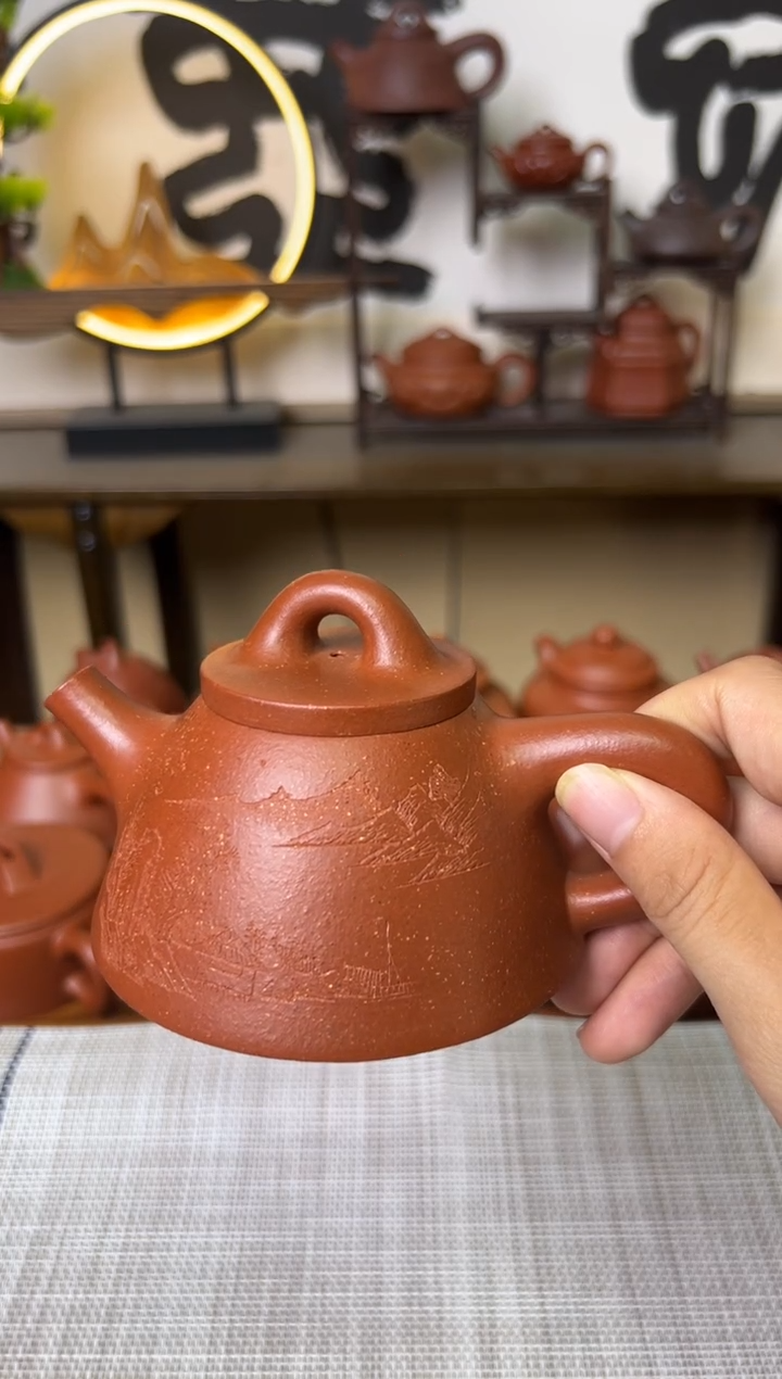 茶壶段泥红降坡霸王石瓢壶山水刻170CC-甘来兵