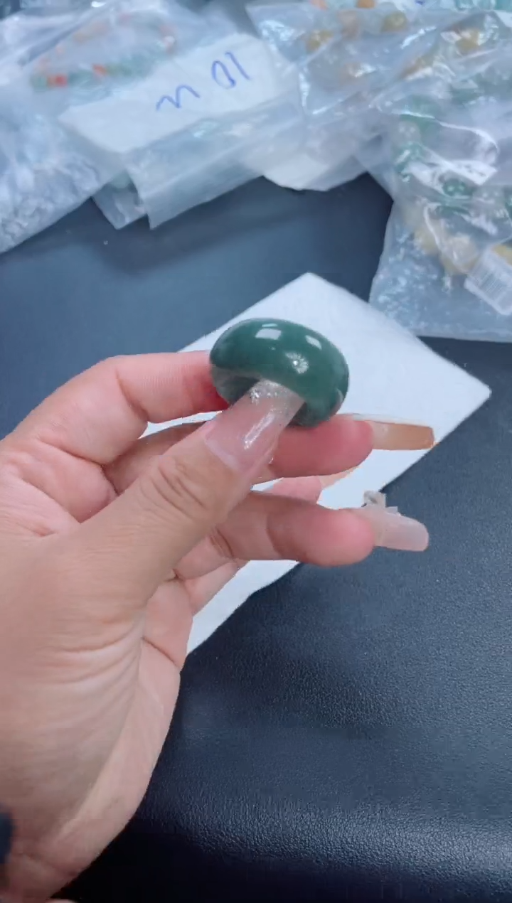 翡翠戒指未镶嵌戒圈