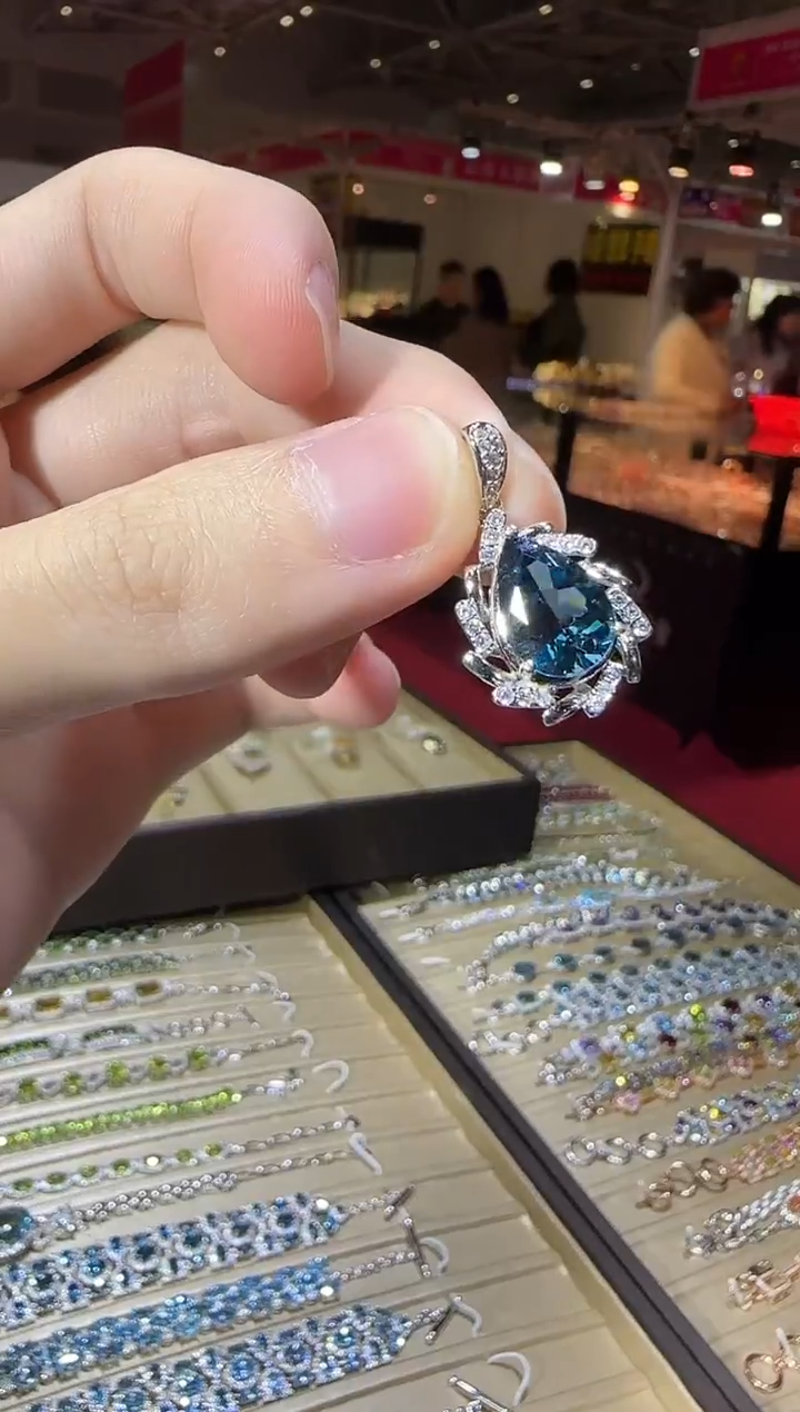 颈饰银S925镶嵌托帕石10*15mm伦敦蓝吊坠