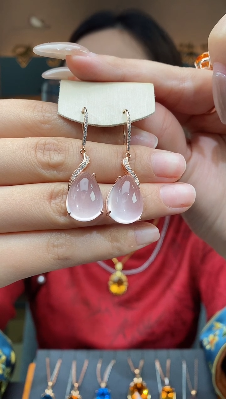 【闪购商品】芙蓉石耳钉18K金镶嵌芙蓉石耳钉