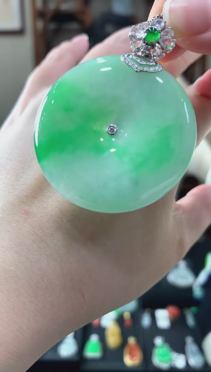 【闪购商品】翡翠吊坠(不含链)18K金镶嵌挂件