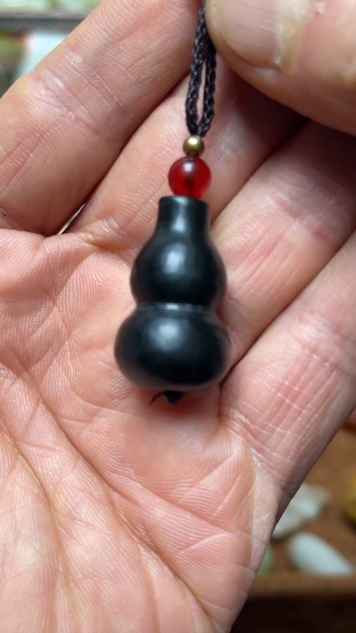 颈饰未镶嵌和田玉（碧玉）1