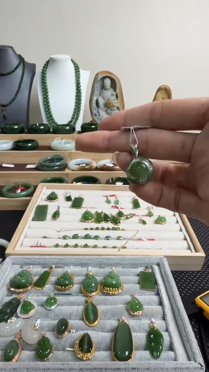 颈饰未镶嵌和田玉挂件