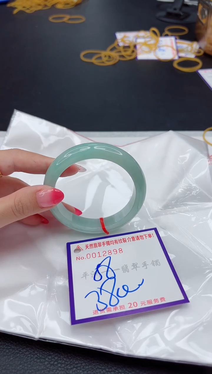 翡翠手镯未镶嵌1