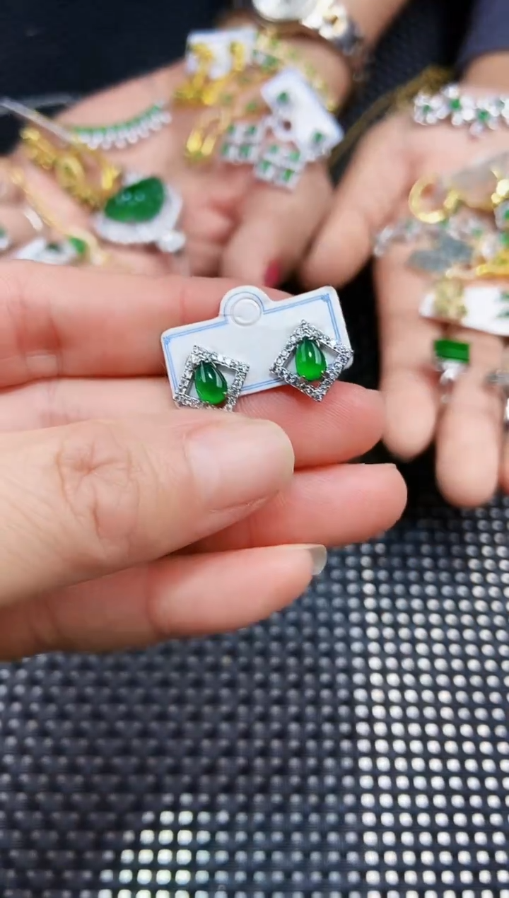 【闪购商品】翡翠耳饰未镶嵌111111111