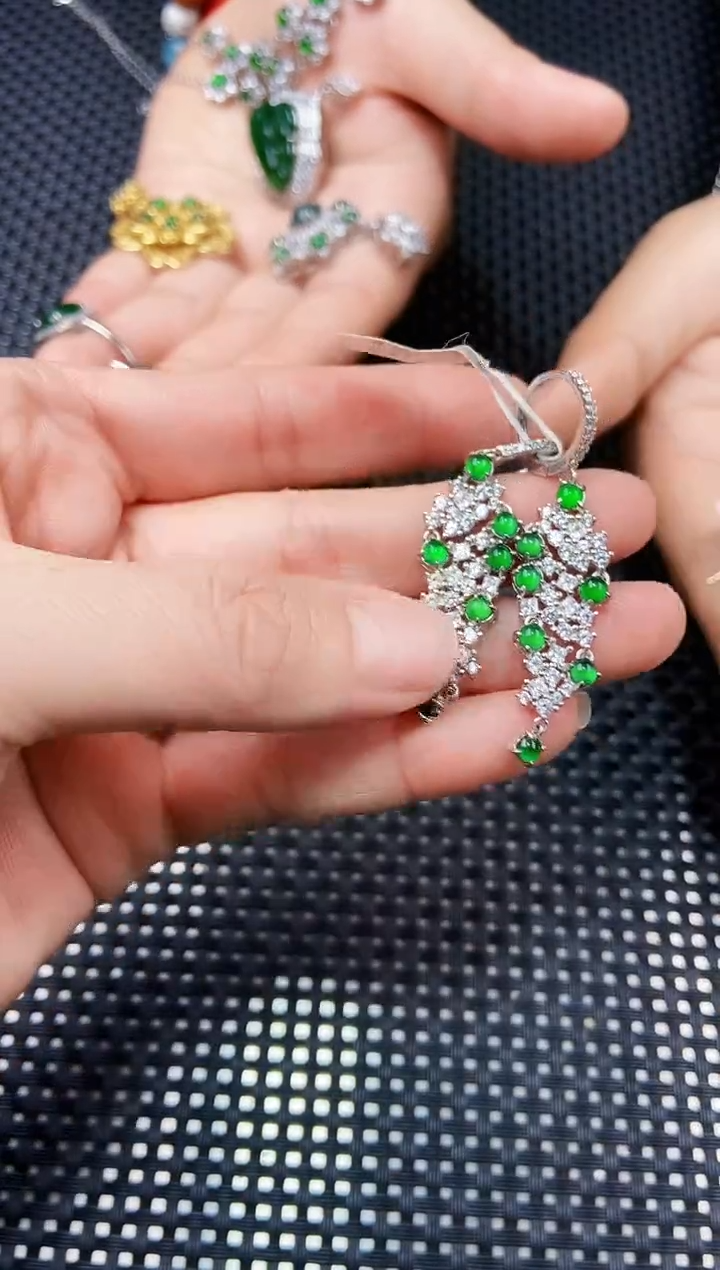 【闪购商品】翡翠耳饰未镶嵌11111111111