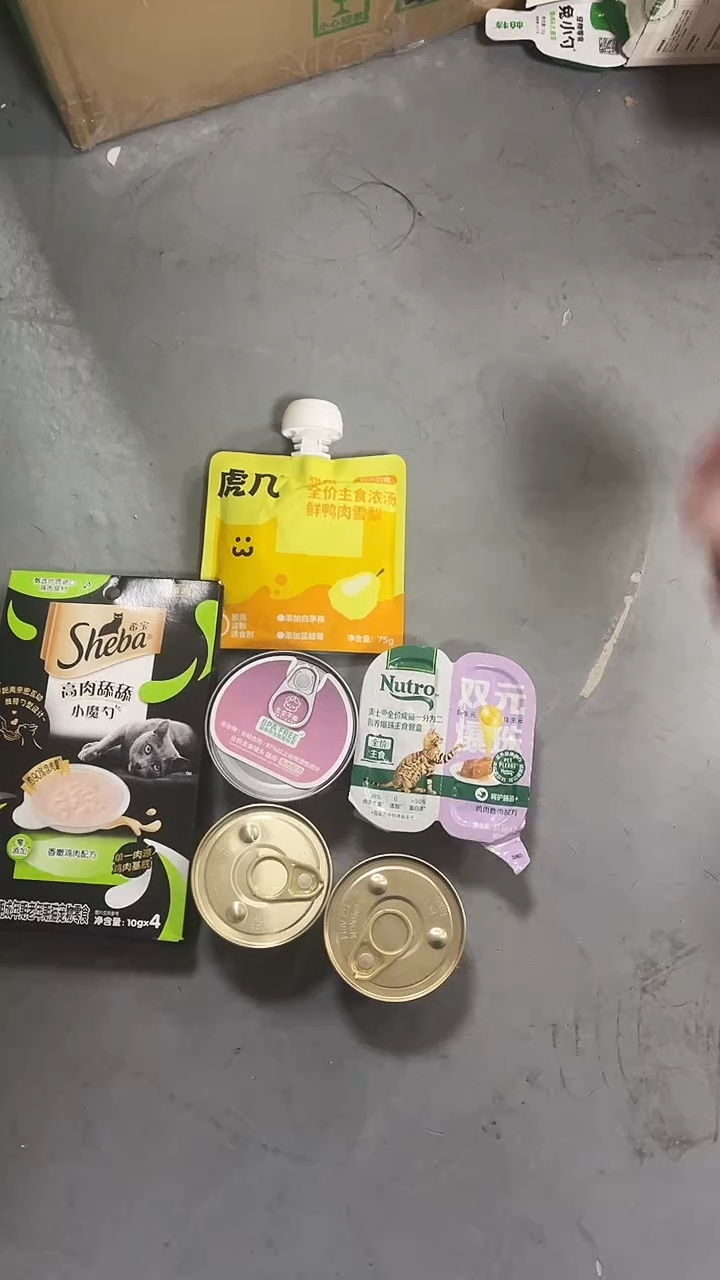 秋秋49美士餐盒1个+希宝罐2个+生生罐头1个+小魔勺1包+虎几1包